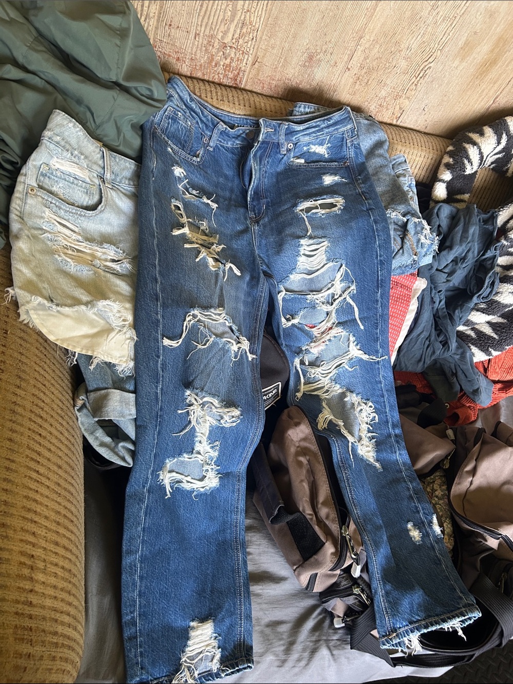 American Eagle Outfitters Distressed Dark Blue Skinny Jeans